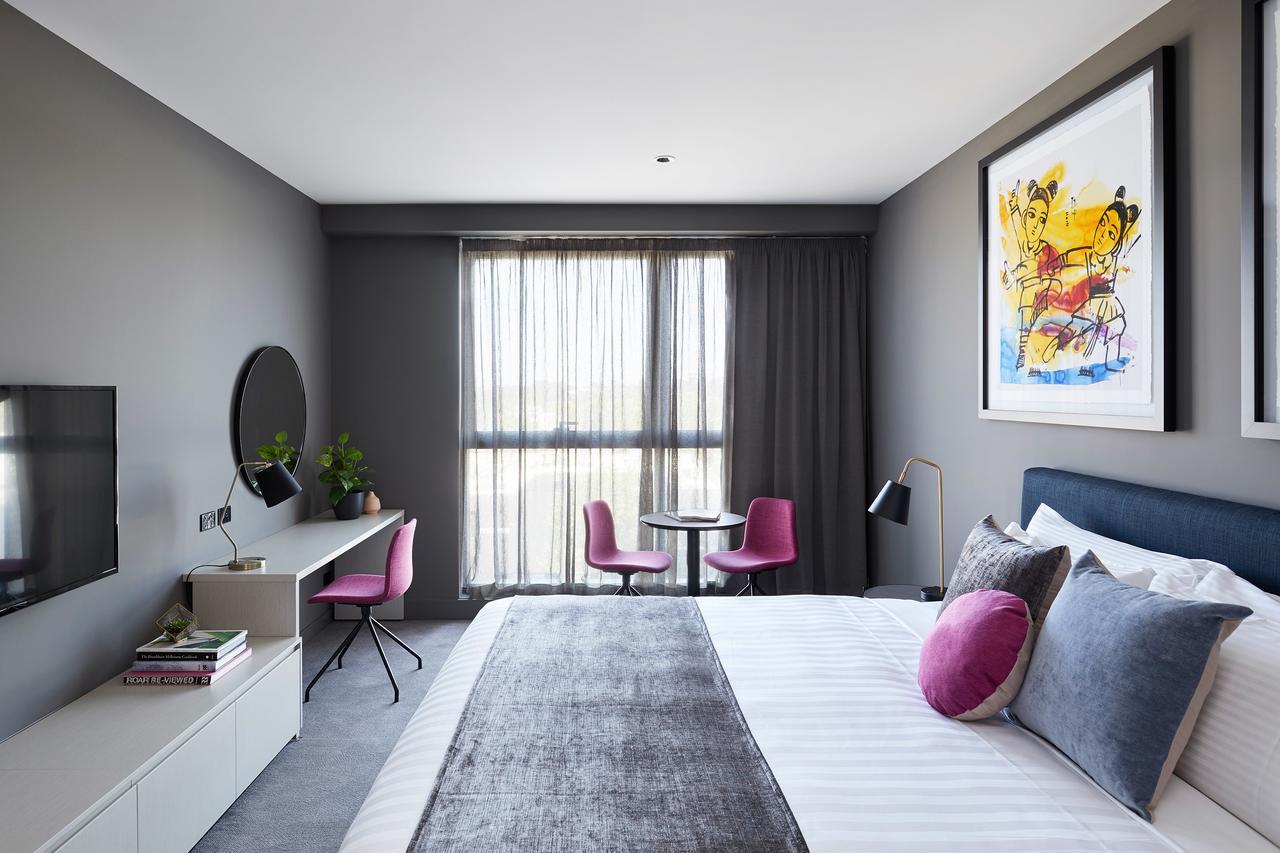 Art Series - The Chen Box Hill Exterior foto A room at the hotel