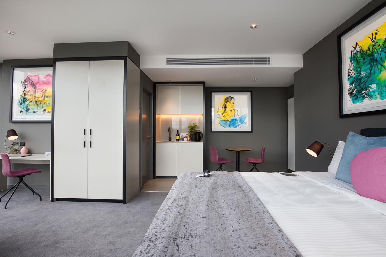 Art Series - The Chen Box Hill Exterior foto A room at the hotel