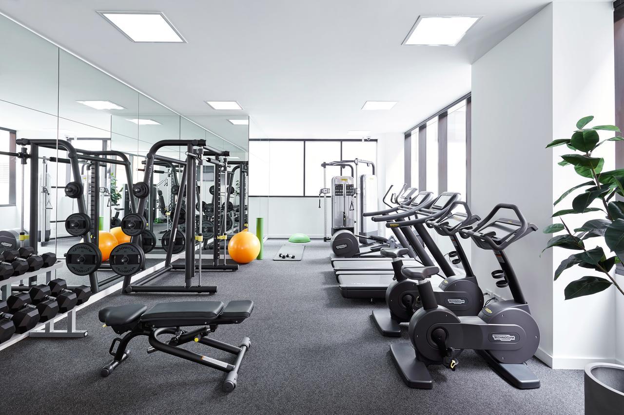 Art Series - The Chen Box Hill Exterior foto A typical gym