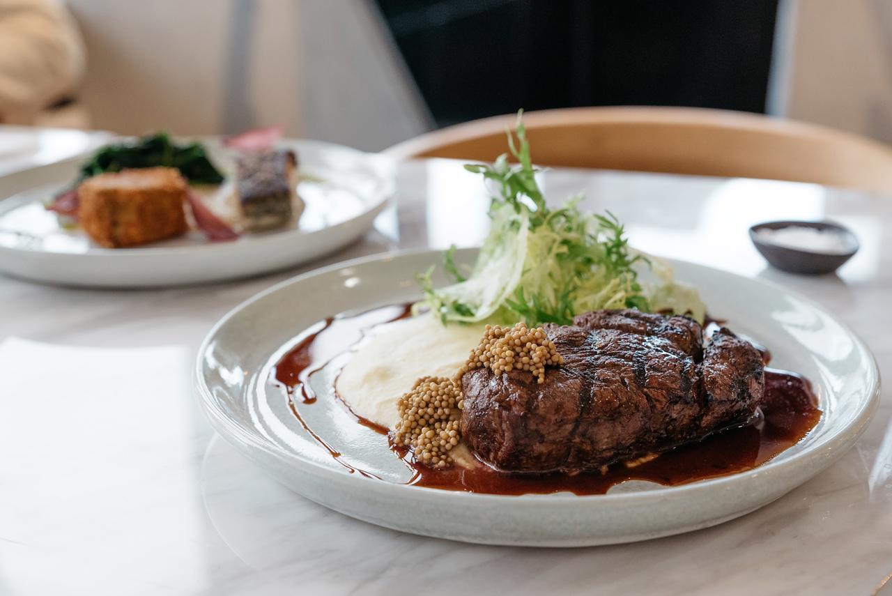 Art Series - The Chen Box Hill Exterior foto A steak at the restaurant